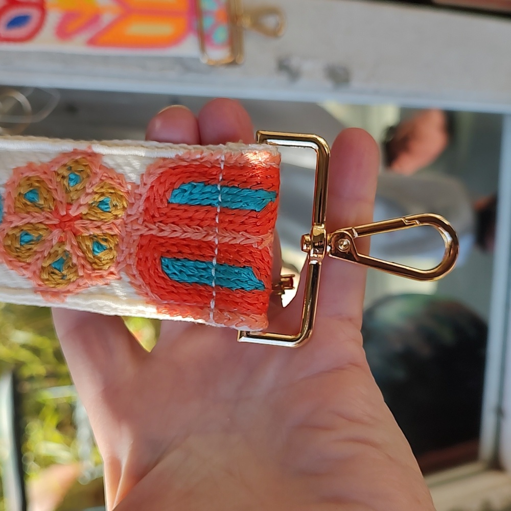 NWT Colorful Embroidered Bag guitar style Strap - Picture 3 of 4